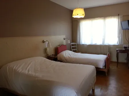 Logis l'Auberge du Gros Отели в г. Сервиньи-ле-Сент-Барб