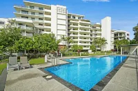 Horton Apartments - Pools
