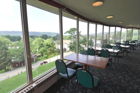 Hillside Inn Отели в г. Карролтон