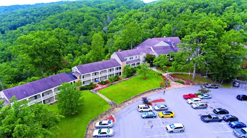 Pine Mountain State Resort Park Hotels in Middlesboro