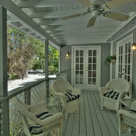 Seahorse Cottages - Adults Only