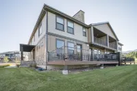 Family Vacation~Crater Hot Spring, Tubing & Ice Skating~Kanton 3 Bedroom Apts by RedAwning