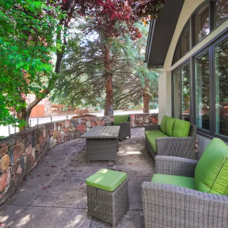 Fully Renovated 2 Bedroom in Arrowhead Village! Condo