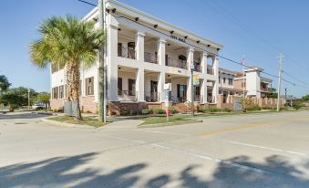 Waveland Vacation Rental - Walk to the Beach!