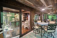 Modern, Luxurious Cabin for Two located on a Cascading Waterfall - WIFI