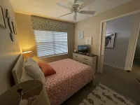 Newly renovated condo with golf cart included,  in Bahama Bch Club, Treasure Cay 酒店
