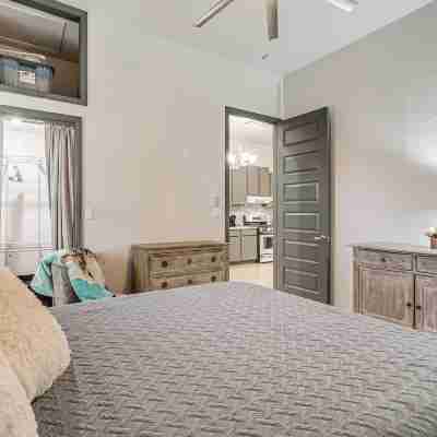 Near Casino & Shops: Cozy Apt in West El Paso! Rooms