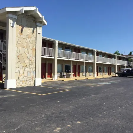 Big Spring Inn Madisonville