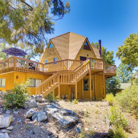 'Star House' Unique Home w/ 360 Mountain Views!