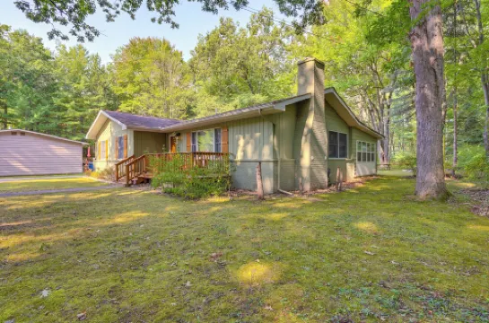 Houghton Lake Cottage Escape w/ Patio!