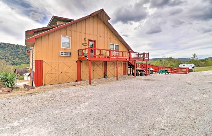 Mountain View Escape - 1 Mile to White River!