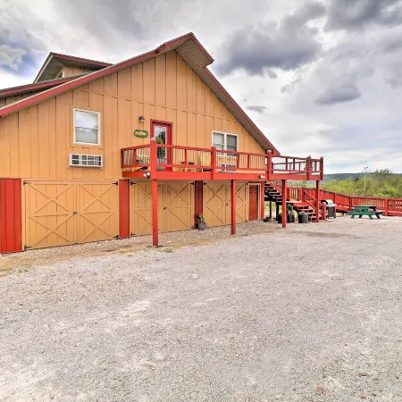 Mountain View Escape - 1 Mile to White River!