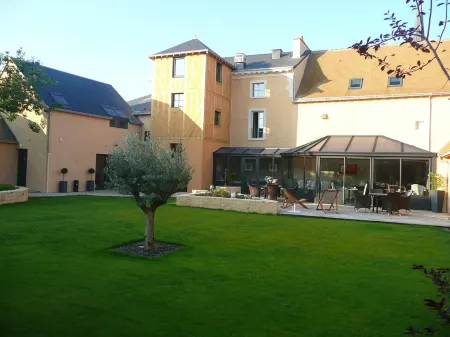 Hotel le Saint Aubin Отели в г. Сабле-Сюр-Сарт