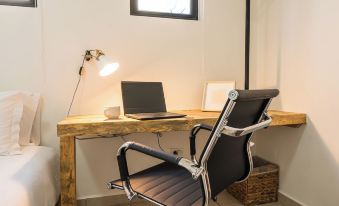 Grand Villa w Private Patio & Parking