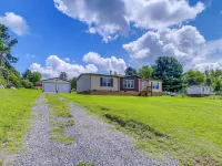 Dog-Friendly Home w/ Mtn Views in Chilhowie! Hotels in Smyth County
