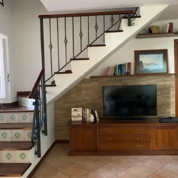 Annygio House - De Vivo Realty