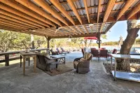 Secluded Country Hideaway w/ Fire Pit & Pool! - Homestays