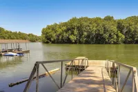 Riverfront Cottage Near Rock Island State Park - 3-Star