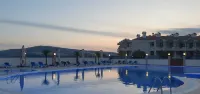 Flora Hotel - С бассейном