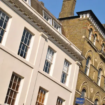 Goswell House Отели рядом с достопримечательностью «Dramatica»