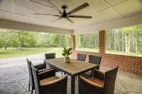 Riverfront Shenandoah Getaway w/ Kayaks & Tubes! - Wifi
