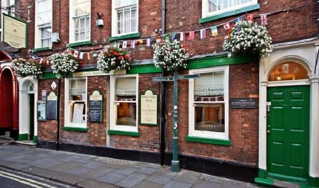 Galtres Lodge Hotel & Forest Restaurant Отели рядом с достопримечательностью «York's Chocolate Story»