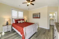 Emerald Isle Getaway w/ Decks & Beach Views! - Balkoner