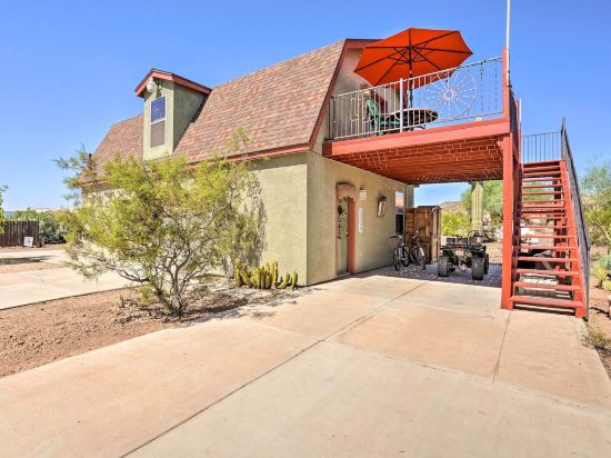 Dreamy Desert Studio w/ Deck + Pool Access!