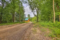 Custom Log Cabin w/ Deck & 45 Acres by Pine River! - Alloggi