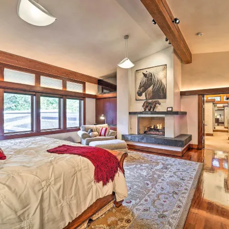 Sun Valley Estate w/ Private Pool, Theater & Gym