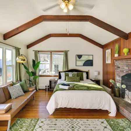 1 Mi to Downtown Salem: Studio w/ Fire Pit Access