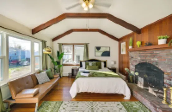 1 Mi to Downtown Salem: Studio w/ Fire Pit Access