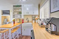 Lake Arrowhead Studio Near Hiking w/ Hot Tub - parking