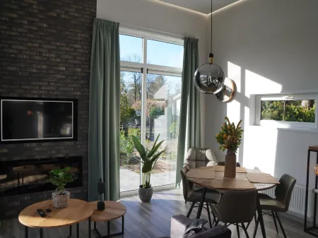 Tiny House Отели рядом с достопримечательностью «Jachthuis St. Hubertus»