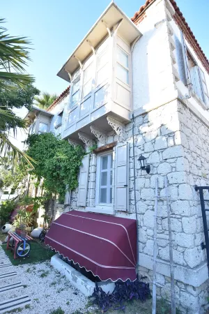Hotel B House