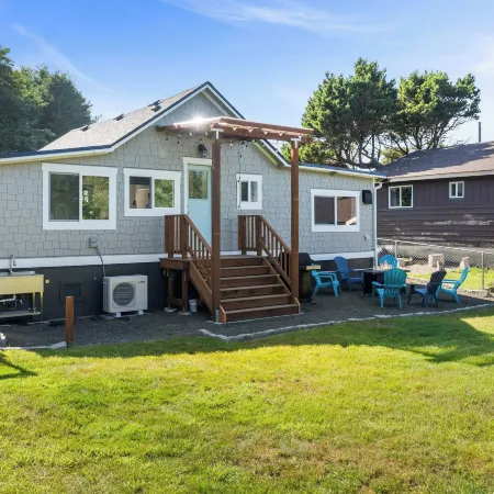 1/2 Mi to Ocean: Copalis Beach Hideaway!