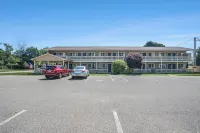 Ludington Pier House - parking