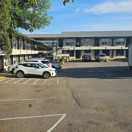 Camelot Court Motel