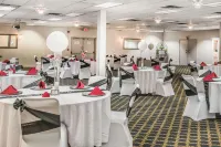 Quality Inn & Suites Banquet Center Hotels in Livonia