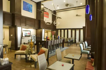 Hampton Inn & Suites Mount Pleasant Отели в г. Маунт-Плезант