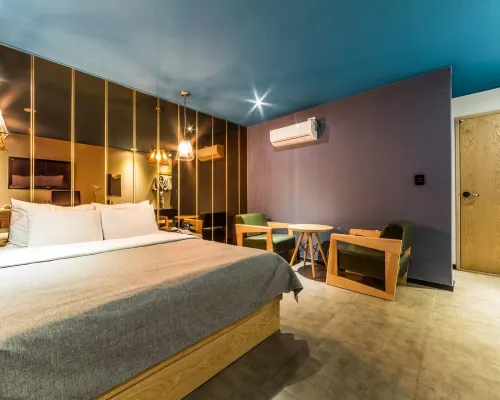 La Tree Hotel Hotels near Garam Library