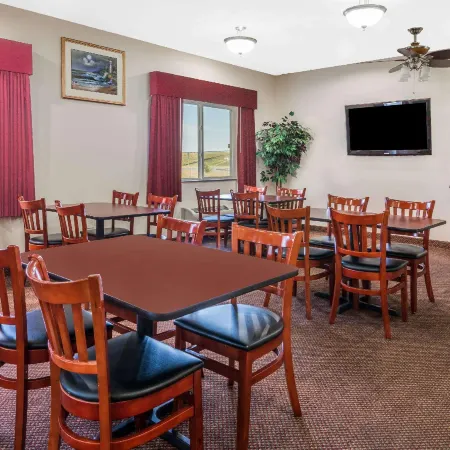 Super 8 by Wyndham Salina