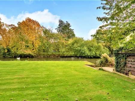 Islip Mill House - Beautiful Riverside Home Отели в г. Кеттеринг