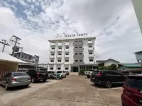 Iyara Hotel Nongkhai - parking