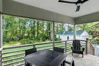 Deacon Stays: The Oak Crest - Walk to The Grounds