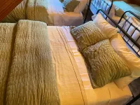 Warm River Goose Roost Cabin in private gated community Hotels near Upper Mesa Falls