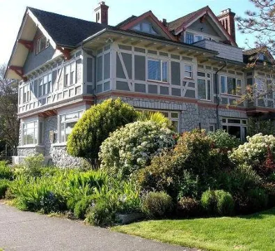 Dashwood Manor Seaside Bed & Breakfast