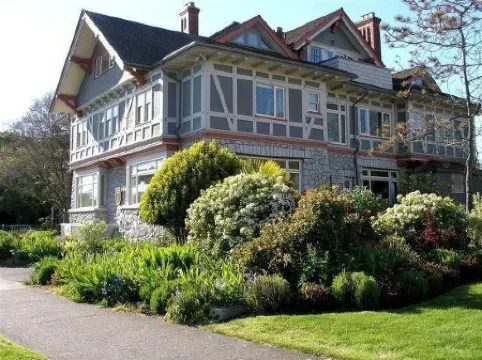 Dashwood Manor Seaside Bed & Breakfast