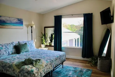 Entire Home Direct River Access Momma Marie’s