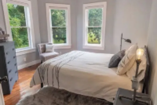 Lovely 2 Bedroom Carriage House Unit with Loft